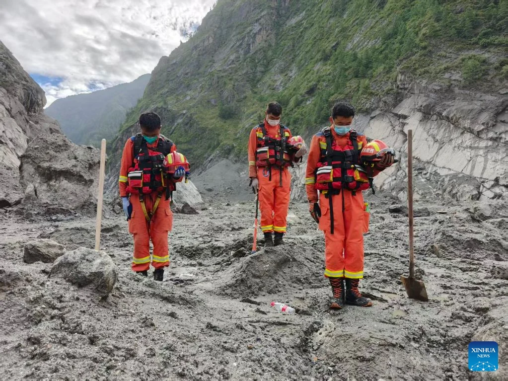 Suman mil 252 fallecidos y 4 mil 875 desaparecidos en Nepal por avalancha 1