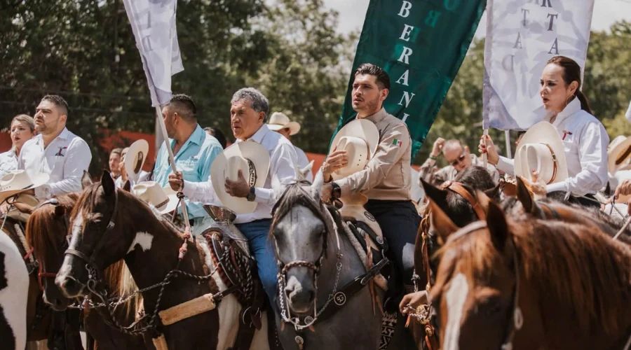 Beto Granados acompaña al gobernador Américo Villarreal en la Cabalgata de la Unidad por la soberanía y la transformación de México
