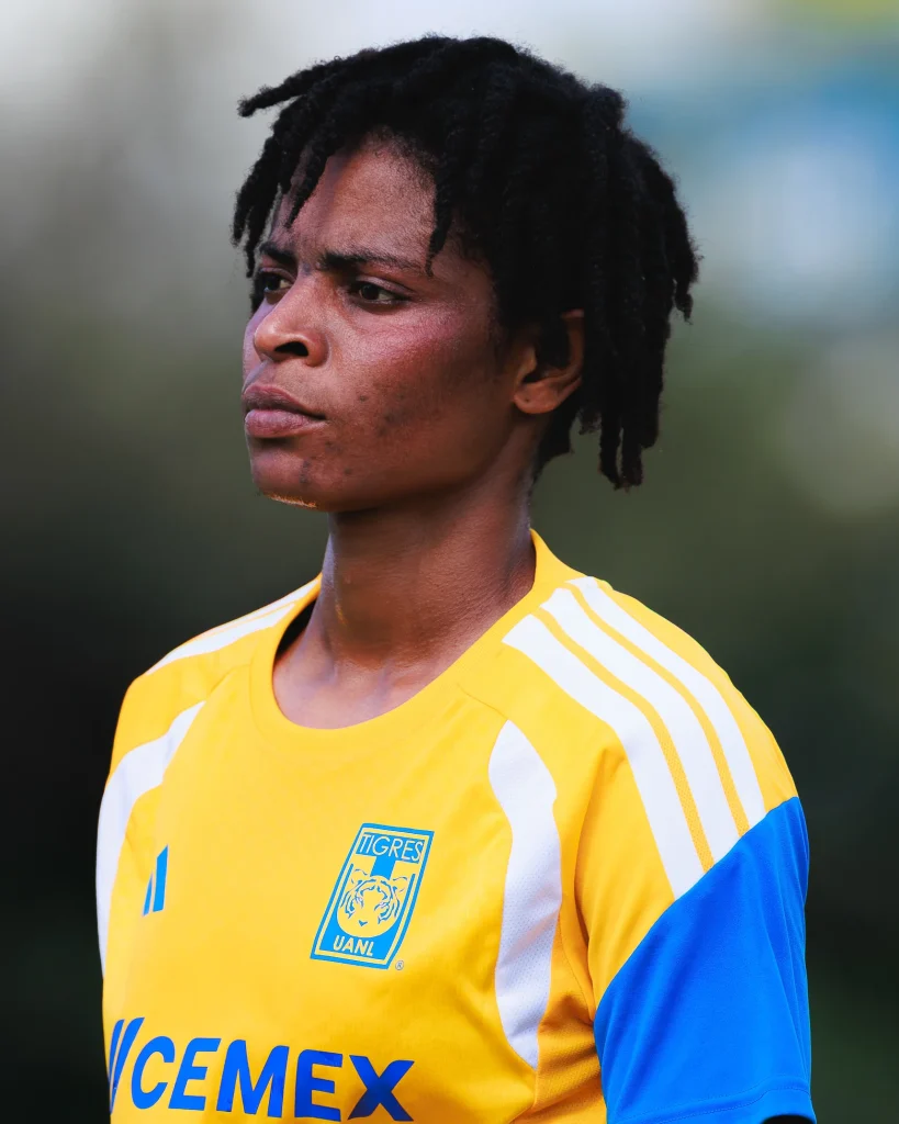 Susan Duah tiene primer entrenamiento con Tigres Femenil 1 HS7vFGEaoAAexYV