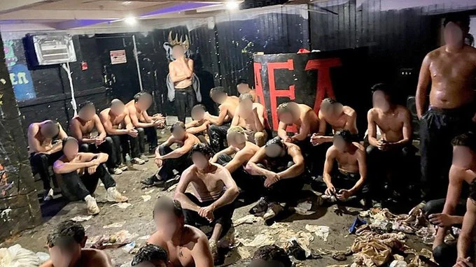 Localizan hombres semidesnudos en sótano de fraternidad en EU 1 HTG0tm5WwAAyFGd