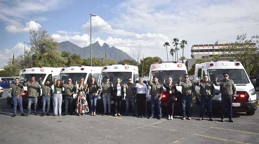 Da IMSS Nuevo León banderazo de salida a cinco nuevas ambulancias 1 IMSS NL 3