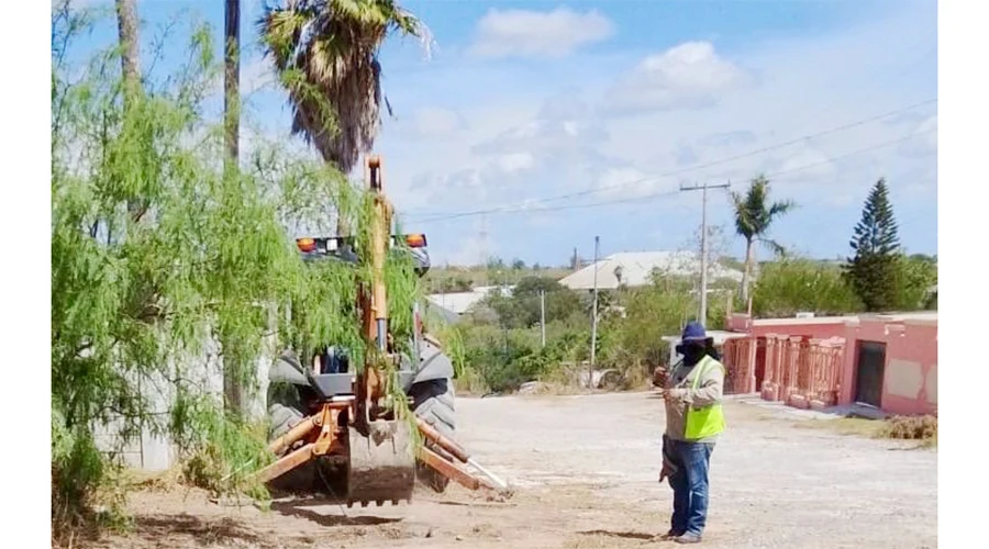 SAN FER Trabajos de instalación de válvula para mejorar la distribución de agua en Loma Alta, San Fernando.