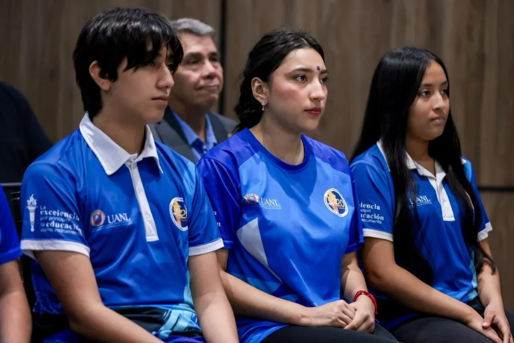David de la Peña invita a participar en la novena edición de la Magic Color Run 4 WhatsApp Image 2026 09 17 at 10.55.05 AM