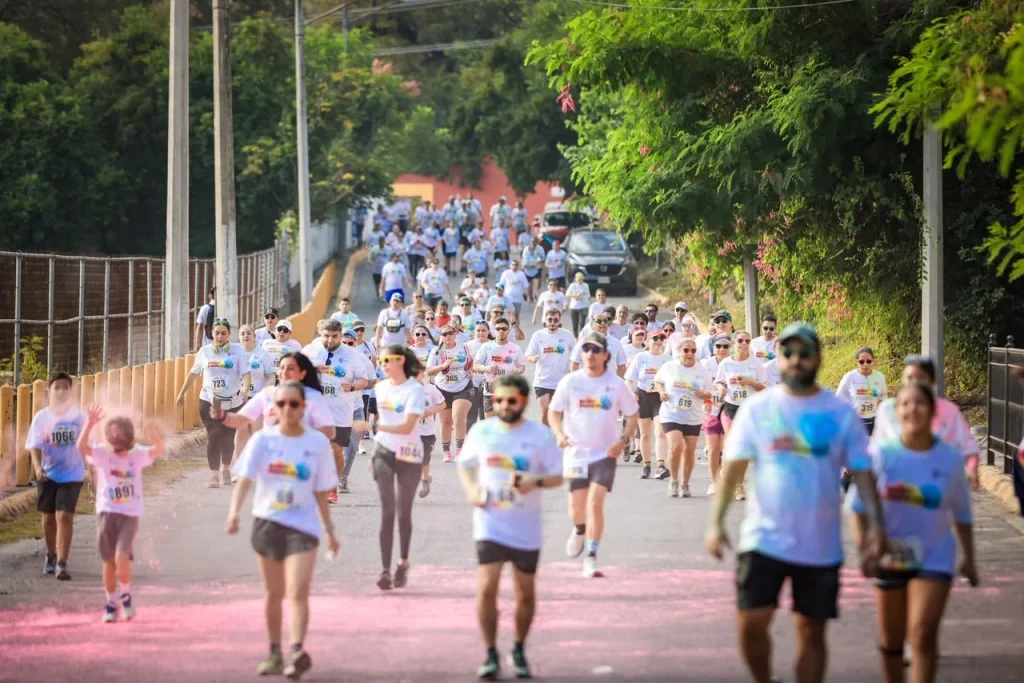 David de la Peña invita a participar en la novena edición de la Magic Color Run 2 WhatsApp Image 2026 09 17 at 11.11.00 AM