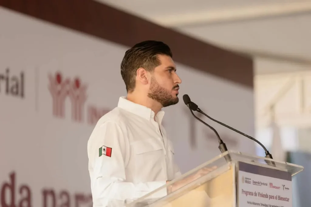 Beto Granados acompaña al Gobernador en entrega de viviendas 2 beto granados casas 2