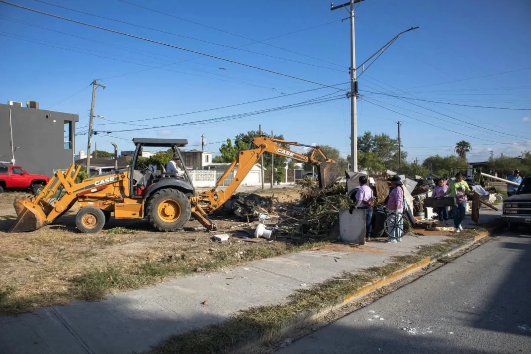 beto-limpia-3 Beto Granados mantiene acciones de limpieza y descacharrización en Matamoros