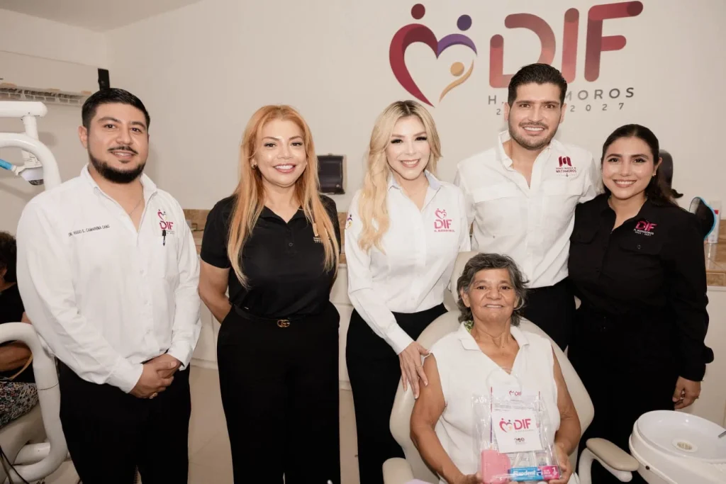 Beto y Anita Granados entregan prótesis dentales gratuitas a adultos mayores 1 beto dentaduras 2