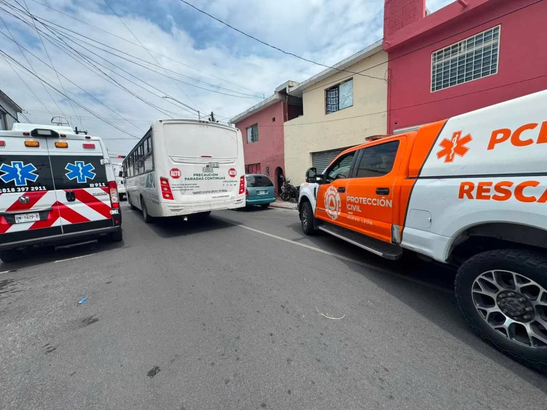 choca-en-el-centro-microbus-seguidores Accidente donde choca en el Centro un microbús con pasajeros tras evento político