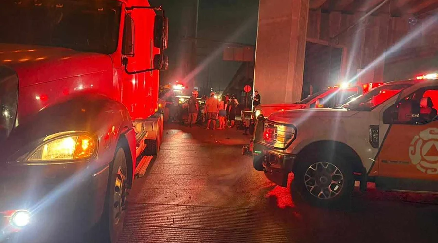 choque-de-auto-escobedo Cuerpos de auxilio atienden reporte por un choque de auto y tráiler en Escobedo
