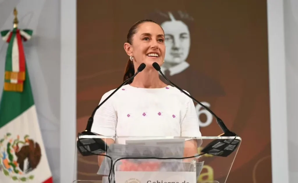 Scheinbaum confirma próxima asistencia a cumbre de APEC en China 1 La presidenta Claudia Sheinbaum encabeza acto de rendición de cuentas en Saltillo