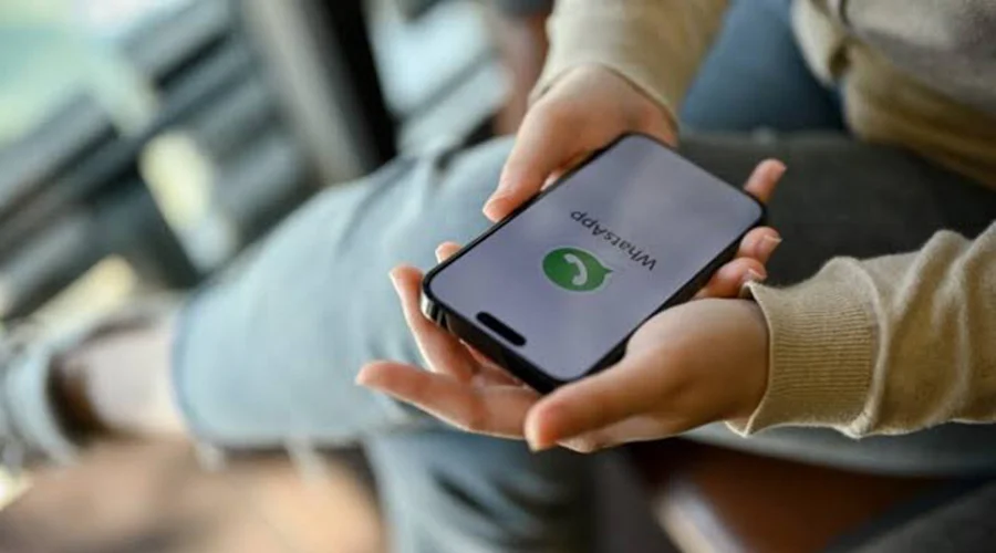 como-recuperar-fotos-borradas-whatsapp Pasos en un teléfono móvil para recuperar fotos de WhatsApp.