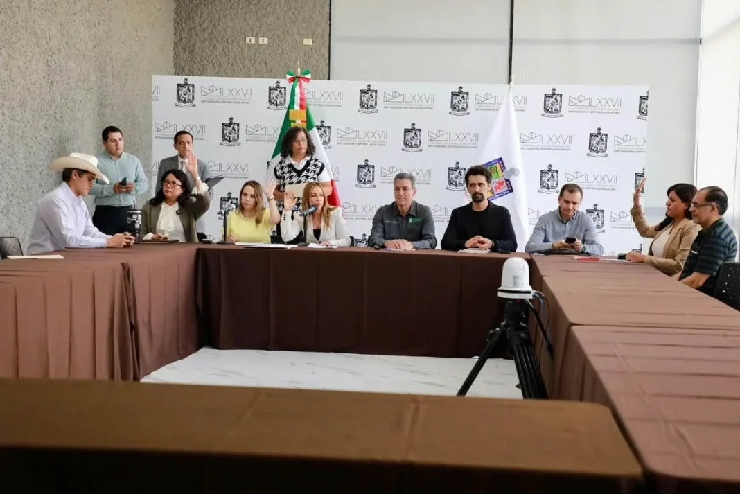 congreso-cuestiona-movilidad-obras-del-metro Diputados en el Congreso de Nuevo León cuestionando a la Secretaría de Movilidad por los daños de las obras del Metro.