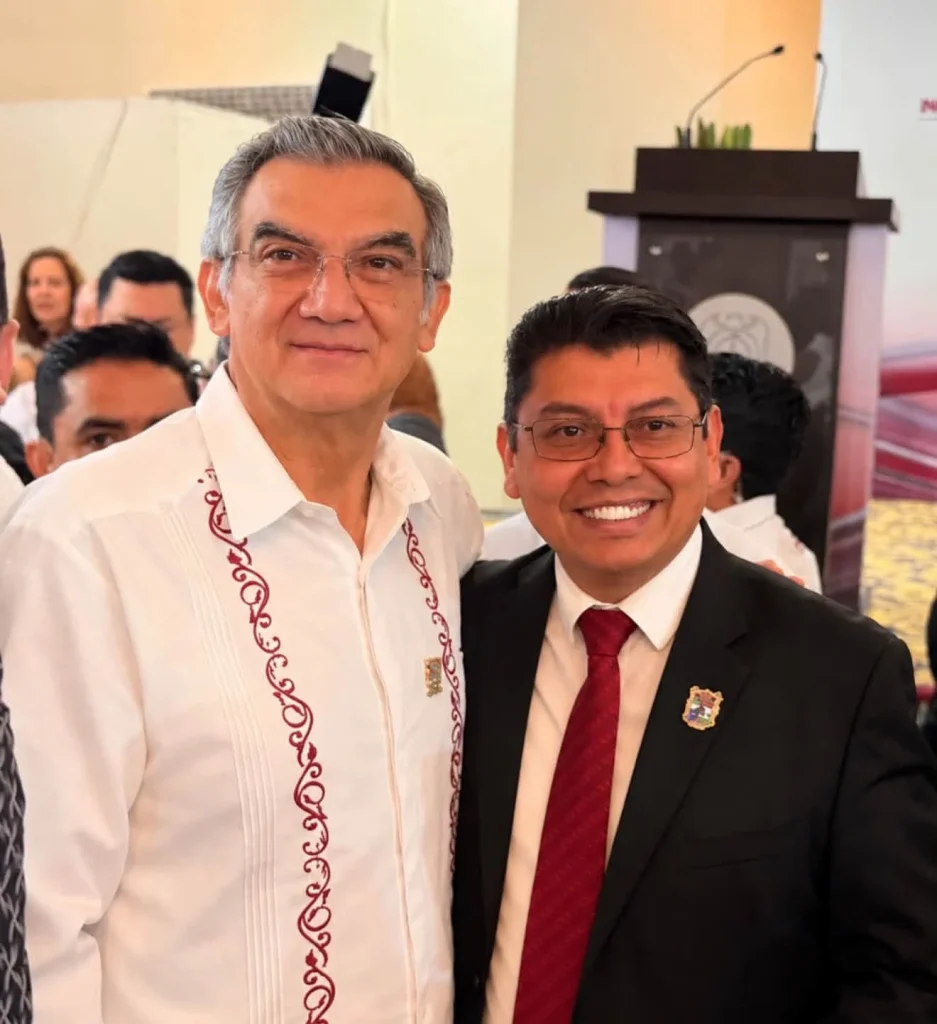 Marcelo Olán acompaña a Blanca Valles en su tercer informe en SUTSPET 2 daacde33 76a4 4b62 8a60 cbe242941ed9