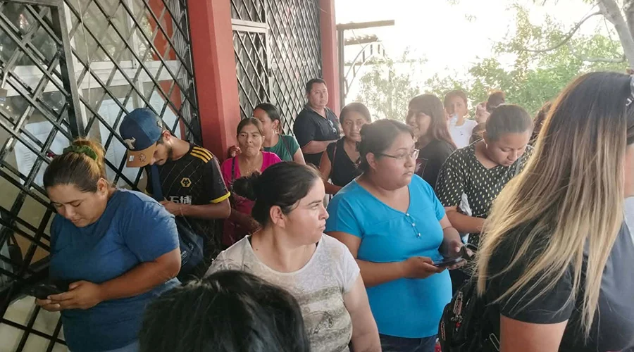 Detienen a tesorera de secundaria por presunto faltante de más de 300 mil pesos (VIDEO) 1 Detienen a tesorera de secundaria en Reynosa por presunto faltante de dinero.
