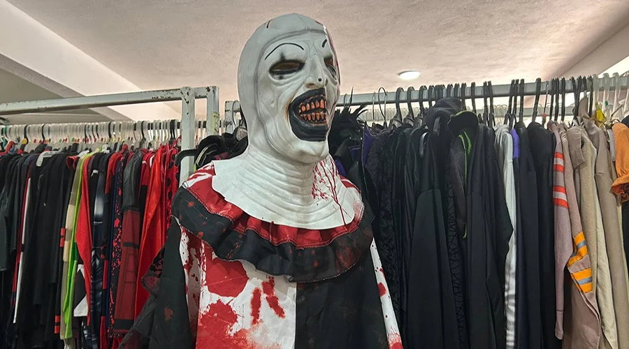 disfraces-de-halloween-reynosa Comerciantes se preparan para la venta de disfraces de Halloween en Reynosa
