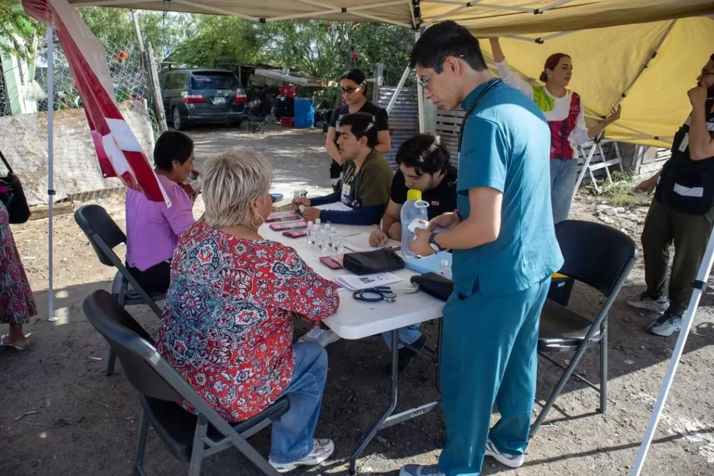 Beto Granados acerca salud y prevención a las familias en la colonia La Paloma 2 eb392c90 fdb5 4341 9091 ef5d82a10184