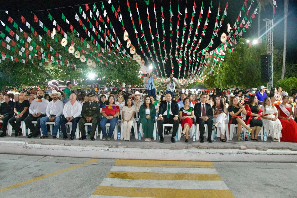Cientos de familias celebran El Grito junto a la alcaldesa Verónica Aguirre 1 ebfbfe0d b540 49ce a1cf d25c55a0fbe7