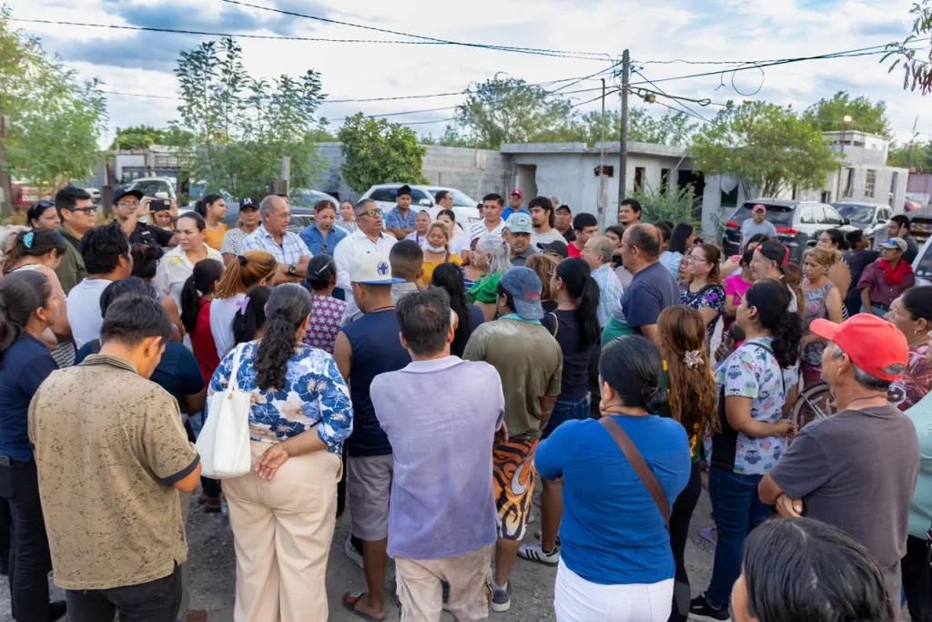 Escucha el Arqui Eduardo López Arias necesidades de vecinos de la colonia Arboledas 1 Escucha el Arqui Eduardo López Arias necesidades de vecinos de la colonia Arboledas