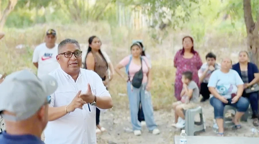 eduardo-lopez-hacienda-las-fuentes El arqui Eduardo López atiende necesidades de vecinos en Hacienda las Fuentes