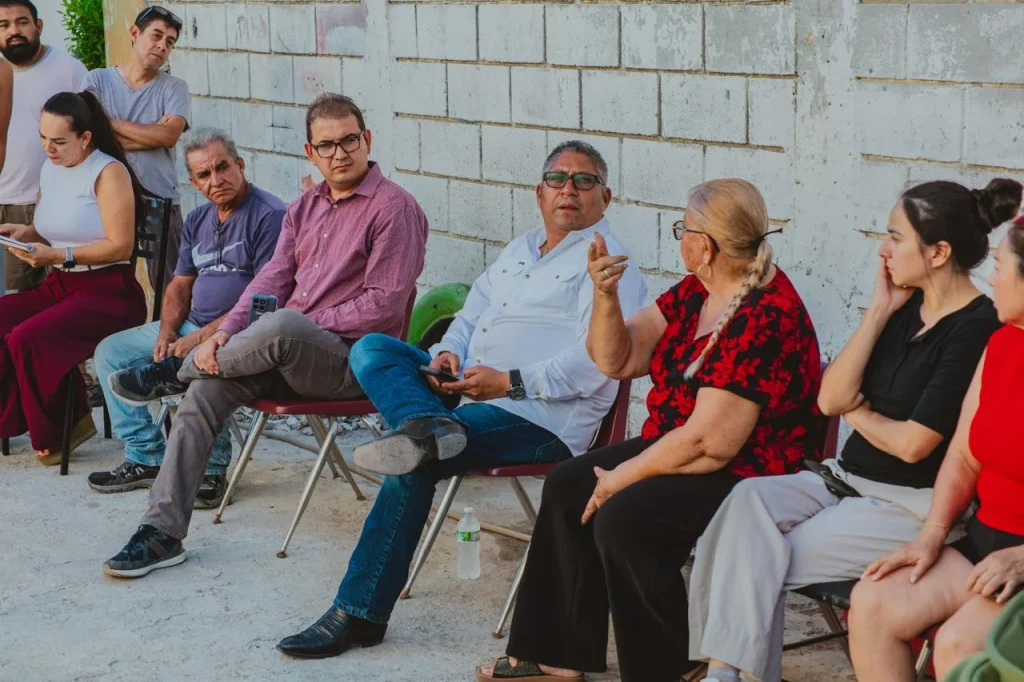 Atienden peticiones de vecinos de la colonia Bienestar en Reynosa 2 eduardo lopez vecinos