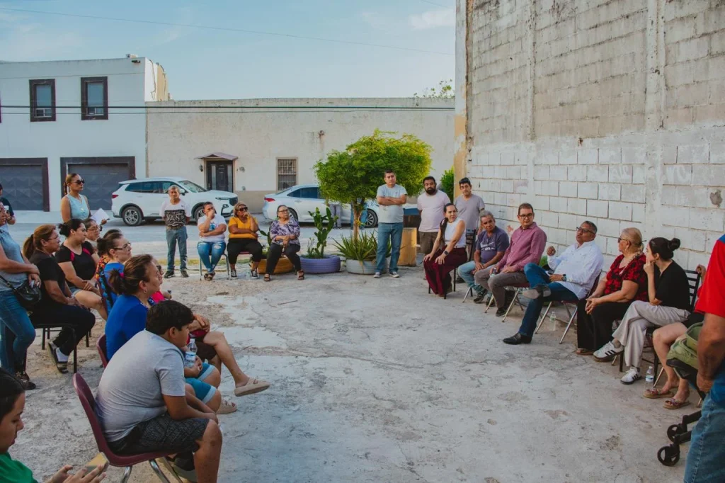 Atienden peticiones de vecinos de la colonia Bienestar en Reynosa 1 eduardo lopez vecinos 2