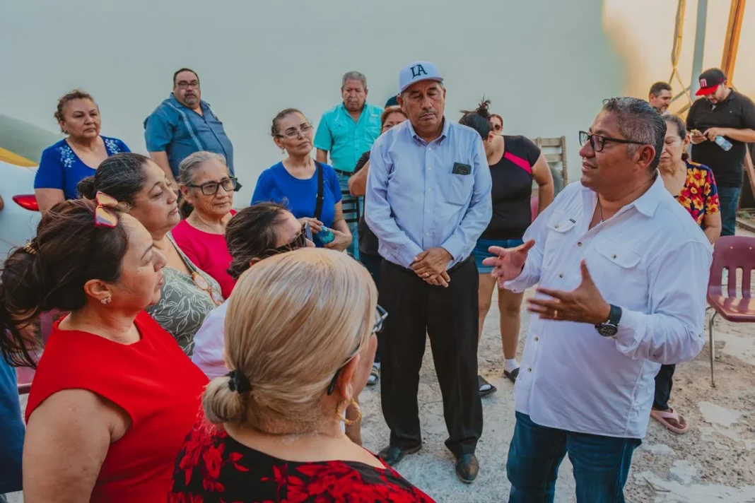 eduardo-lopez-vecinos-4 Atienden peticiones de vecinos de la colonia Bienestar en Reynosa