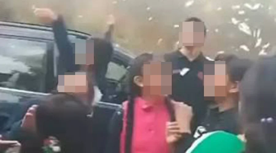 explosion-de-pirotecnia-durante-procesion-deja-un-adolescente-sin-vida-y-10-heridos La explosión de una camioneta que transportaba pirotecnia durante una procesión en San Francisco Tepojaco, Cuautitlán Izcalli, dejó un adolescente de 15 años fallecido y 10 personas lesionadas.