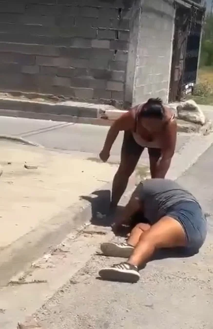 Detienen a cuatro por riña entre familias en Escobedo (VIDEO) 1 golpes 33