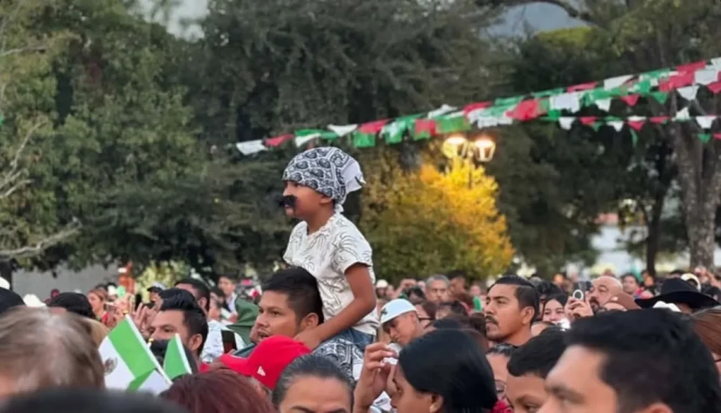 Héctor García da Grito de Independencia en Guadalupe ante miles de familias 1 Héctor García encabeza la ceremonia del Grito de Independencia en Guadalupe ante miles de familias.