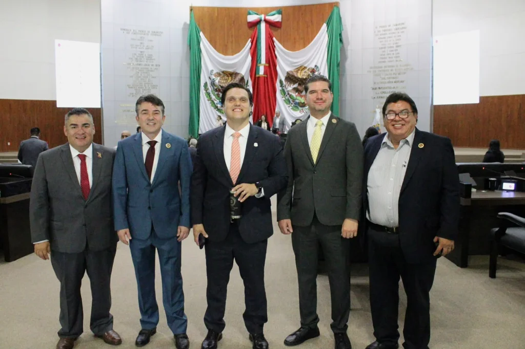 Siendo mexicano no necesitas más, y sobre todo en responsabilidades tan grandes: Humberto Prieto 1 hp nacionalidad 2