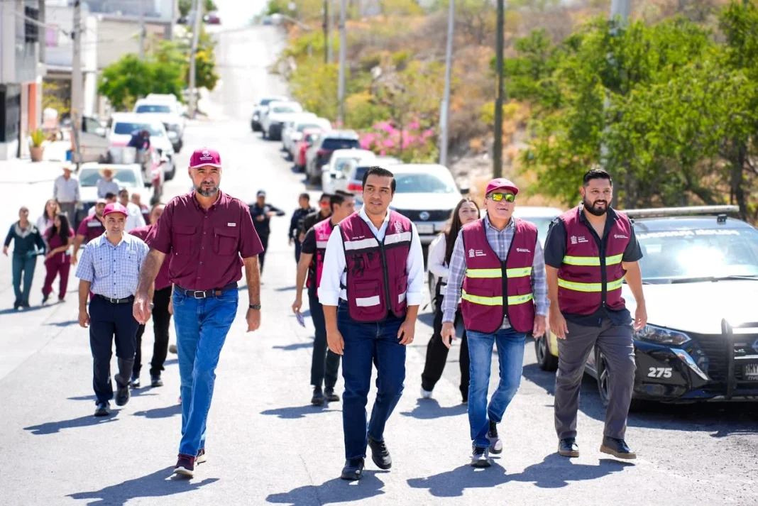 jesus-nava-recorre Recorre Jesús Nava calles de Santa Catarina, atiende peticiones ciudadanas
