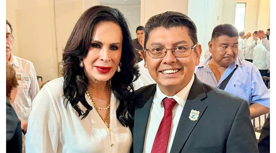 marcelo-olan-blanca-valles-tercer-informe Marcelo Olán acompaña a Blanca Valles durante su tercer informe de labores en el SUTSPET.