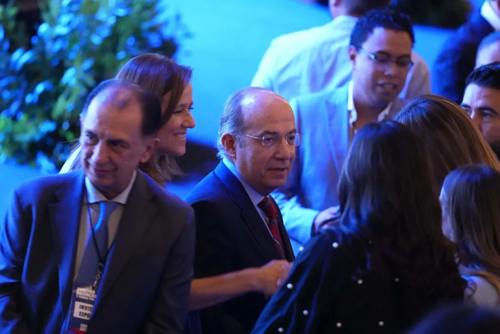 Adrián de la Garza llama a construir juntos el futuro de Nuevo León 14 monterrey 2do informe 15