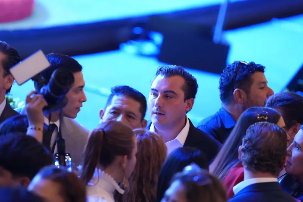 Adrián de la Garza llama a construir juntos el futuro de Nuevo León 6 monterrey 2do informe 7