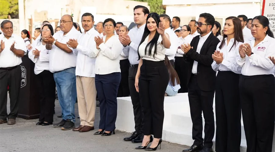 nataly-garcia-aniversario-independencia-diaz-ordaz La alcaldesa Nataly García preside la ceremonia del inicio de la Independencia en Díaz Ordaz Tamaulipas.