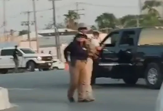 operativo-de-policia-trafico-morelos Operativo de Policía Investigadora genera tráfico en el bulevar Morelos de Reynosa.