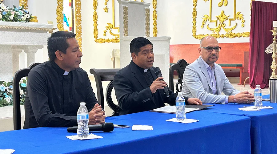 oracion-y-sanacion-reynosa Asistentes participando en el encuentro de oración y sanación en Reynosa.