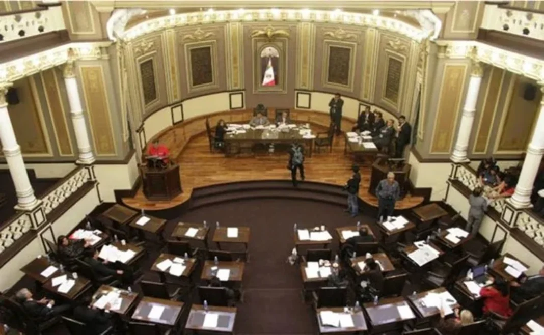 revocan-mandato-alcaldes-congreso-puebla Sesión del Congreso donde revocan mandato a ediles de municipios poblanos