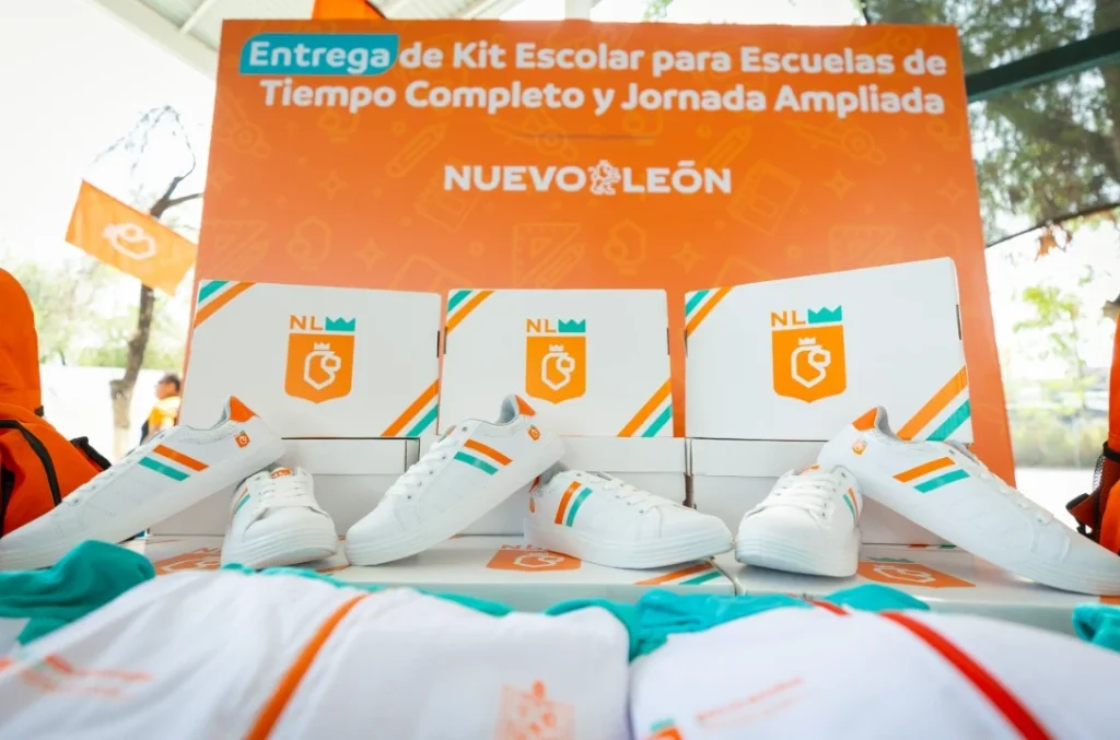 Entregan Samuel y Mariana más de mil kits de útiles escolares en escuelas de tiempo completo 1 Entregan Samuel y Mariana más de mil kits de útiles escolares en escuelas de tiempo completo
