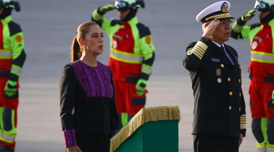 sheinbaum-encabeza-izamiento Claudia Sheinbaum Pardo encabezó en el Zócalo de la Ciudad de México el izamiento de bandera