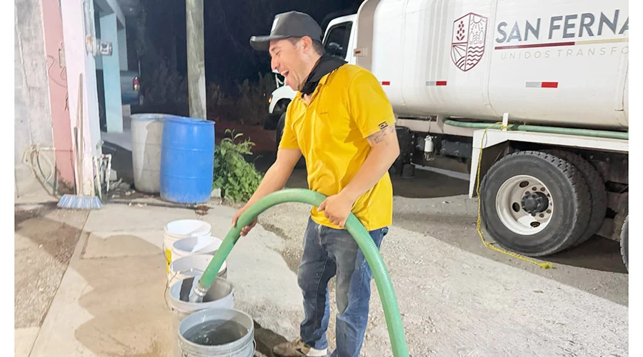suministro-de-agua-san-fernando Funcionarios municipales supervisan el suministro de agua en San Fernando, Tamaulipas