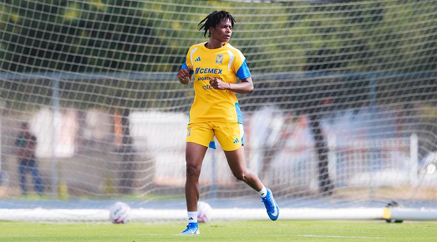 susan-duah-entrenamiento-tigres-femenil Susan Duah en su primer entrenamiento con Tigres Femenil en el Cedeco