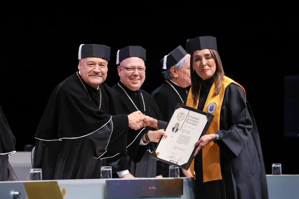 UANL reconoce la formación de 250 nuevos doctores 1 uanl reconoce 250 2