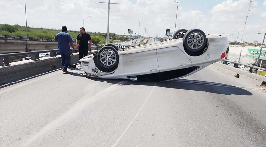 volcadura-deja-un-lesionado-y-congestionamiento-vial Volcadura deja un lesionado y congestionamiento vial en Reynosa.