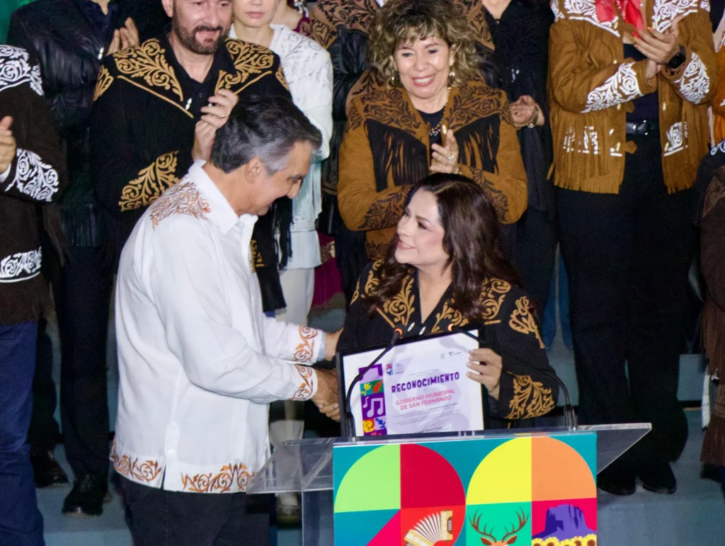 Recibe Gobierno Municipal reconocimiento por su participación en el Festival Internacional en la Costa del Seno Mexicano 1 068007aa c3e3 4967 8703 6dfe2257a64b