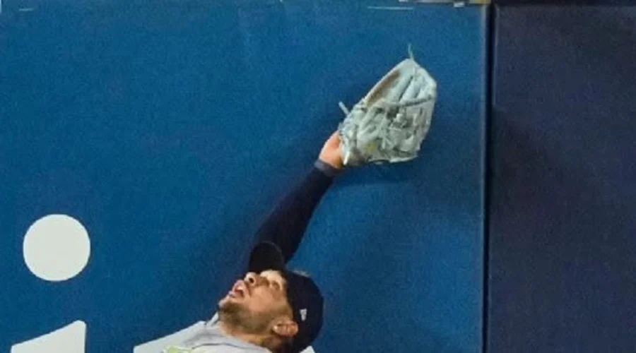 Fanático de Yankees les ‘roba’ el empate y termina expulsado del estadio 2 1