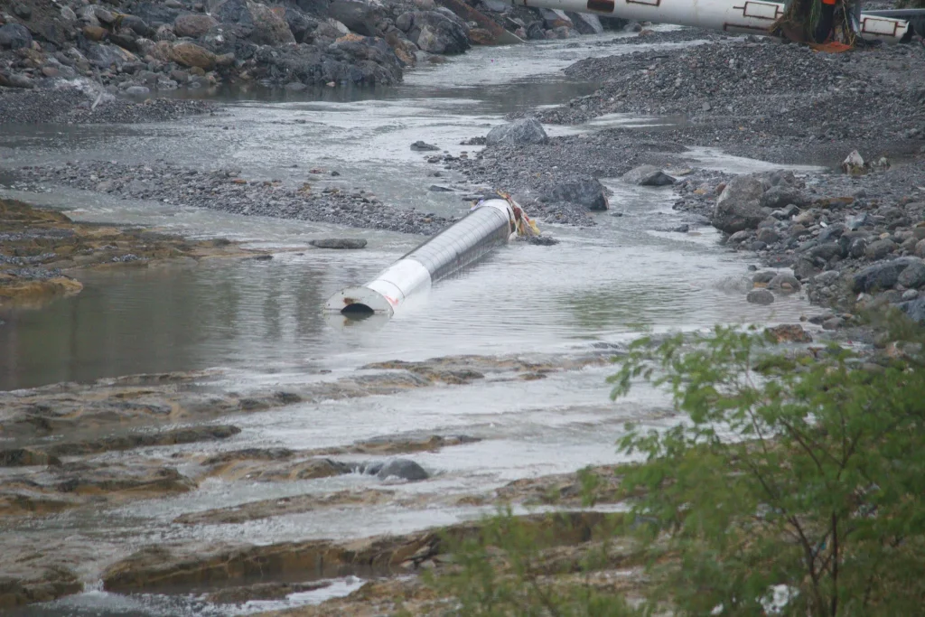 Se deslava tramo del Parque Lineal del Río Santa Catarina 1 222