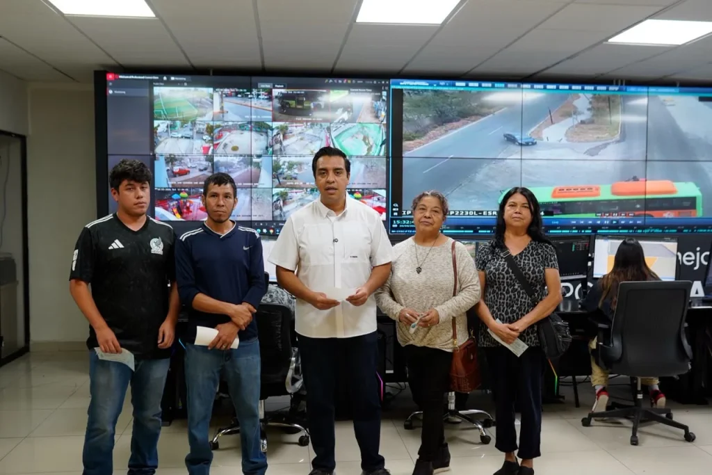 Agradecen vecinos a Jesús Nava apoyos tras afectaciones por lluvias 1 3d1fcb54 de81 44e1 932b 9c410e46a1c1