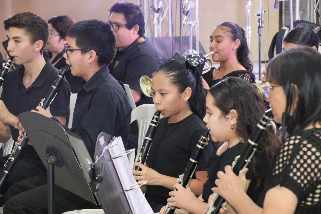 Con música de cumbia y regional de Jhonivan ponen a bailar y cantar a asistentes en San Fernando 2 4949eb5e f169 47f0 8a5e 5ca57d6693a4