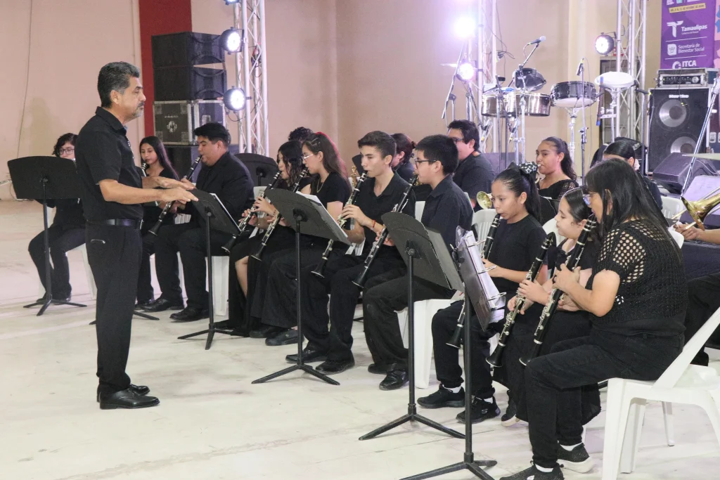 Con música de cumbia y regional de Jhonivan ponen a bailar y cantar a asistentes en San Fernando 5 5ad311be 9296 44d8 8edd 6b8d5c4cd739